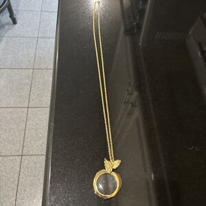 Avon Vintage Apple Magnifying Glass Necklace Pendant Gold Chain Signed 80s